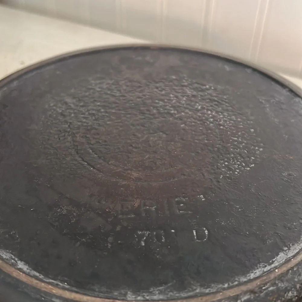 Vintage Griswold cast iron skillet Erie 70 D
